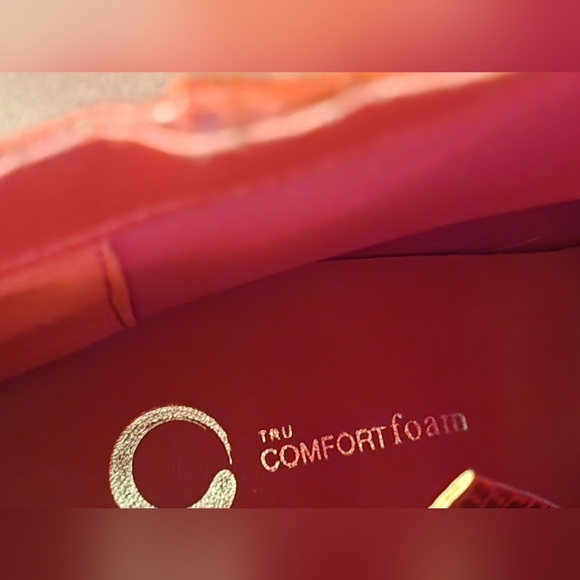 Journee Glam Bootie With Comfort Foam - Picture 5 of 6